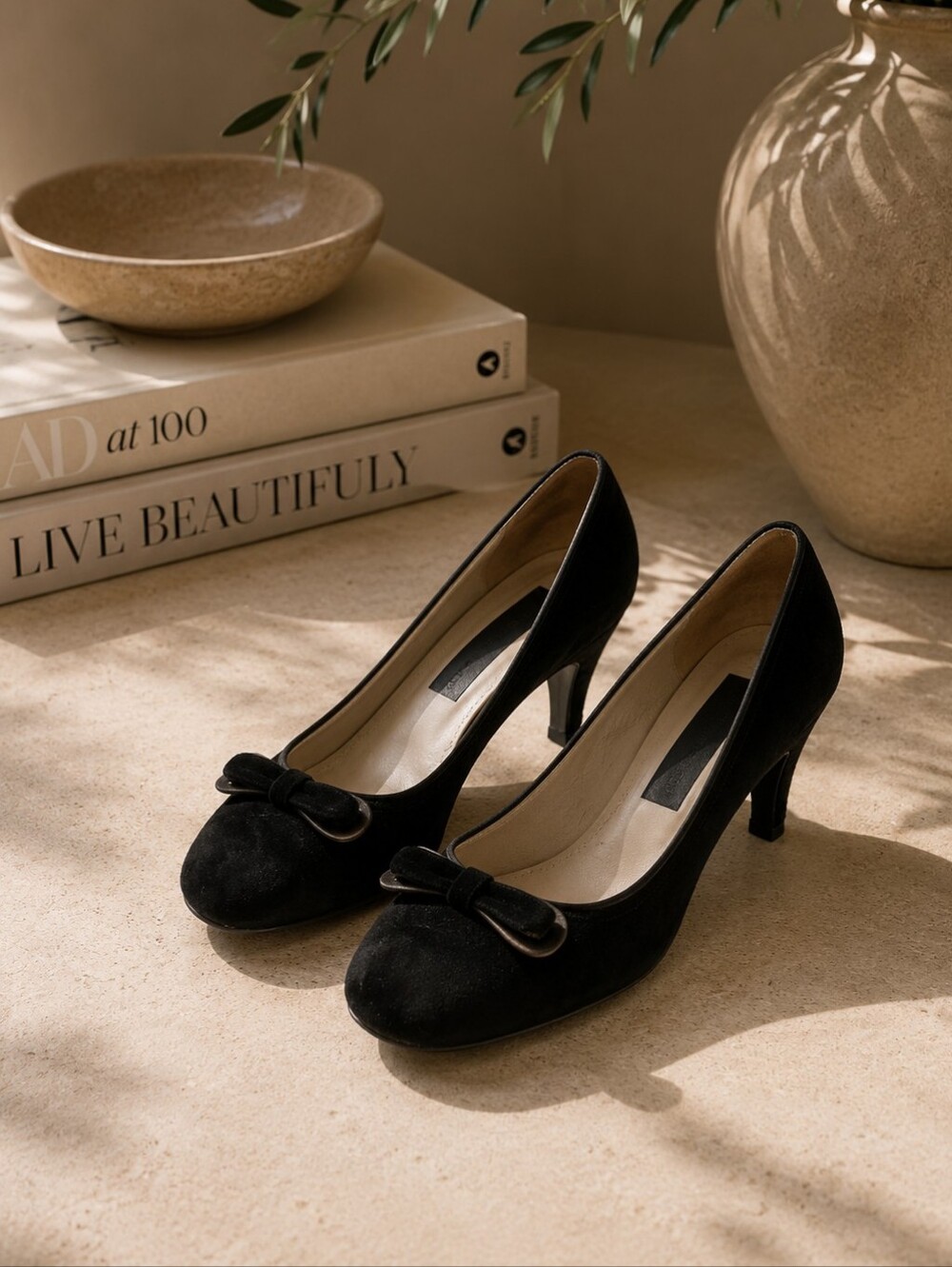 MARC JACOBS Made in Italy Black Velvet Bow Pumps | Size 5.5